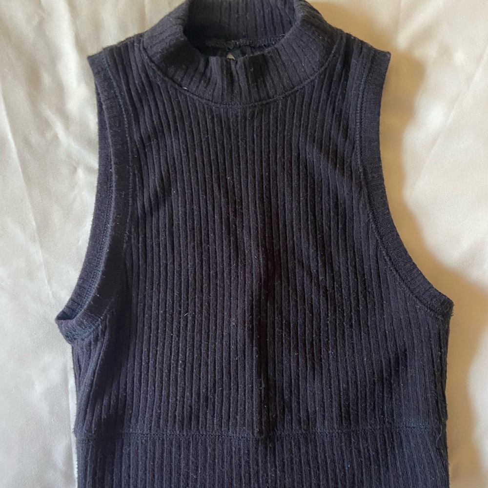 Abercombie Black turtle neck crop top